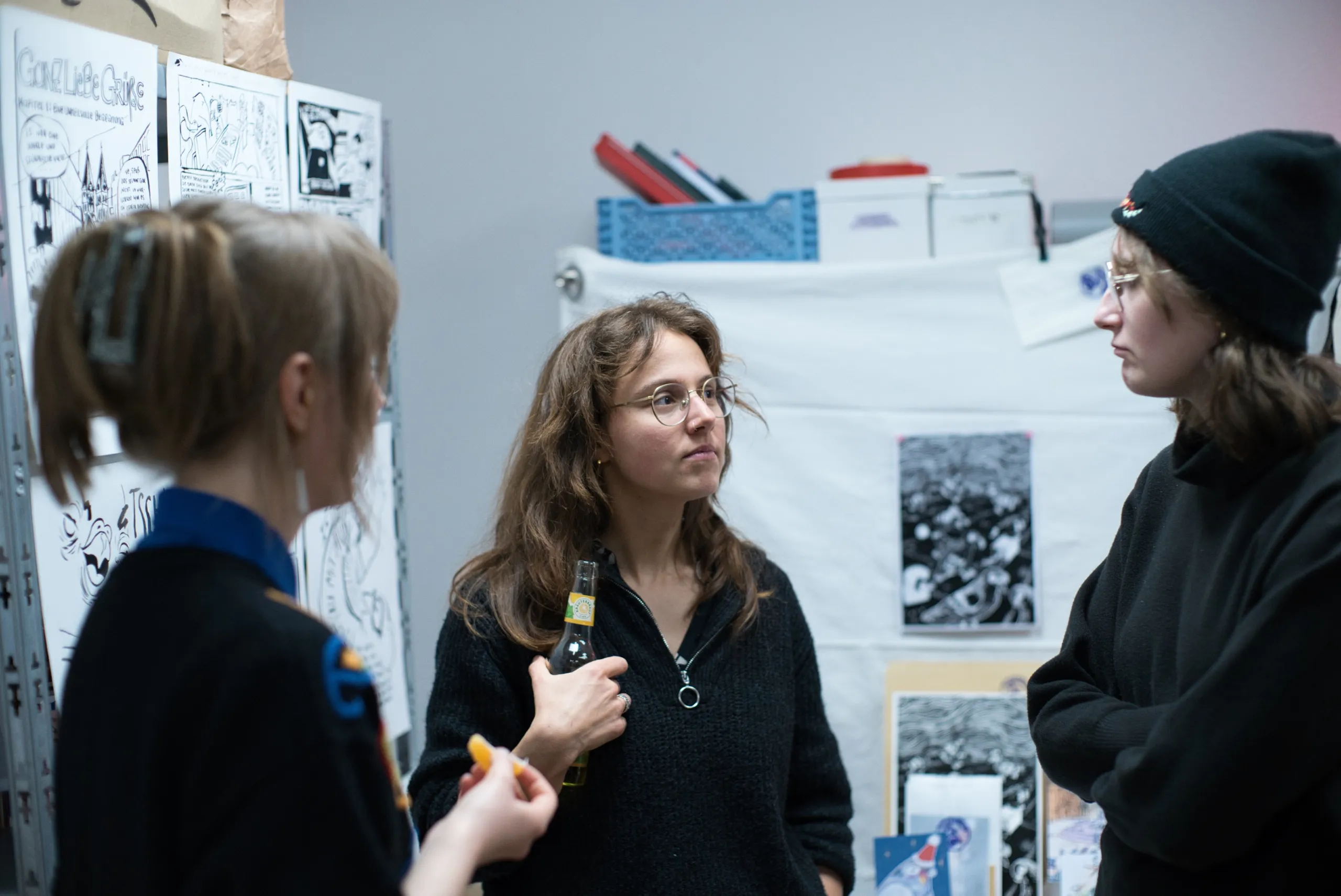 Menschen im Gespräch auf dem DesignTreff